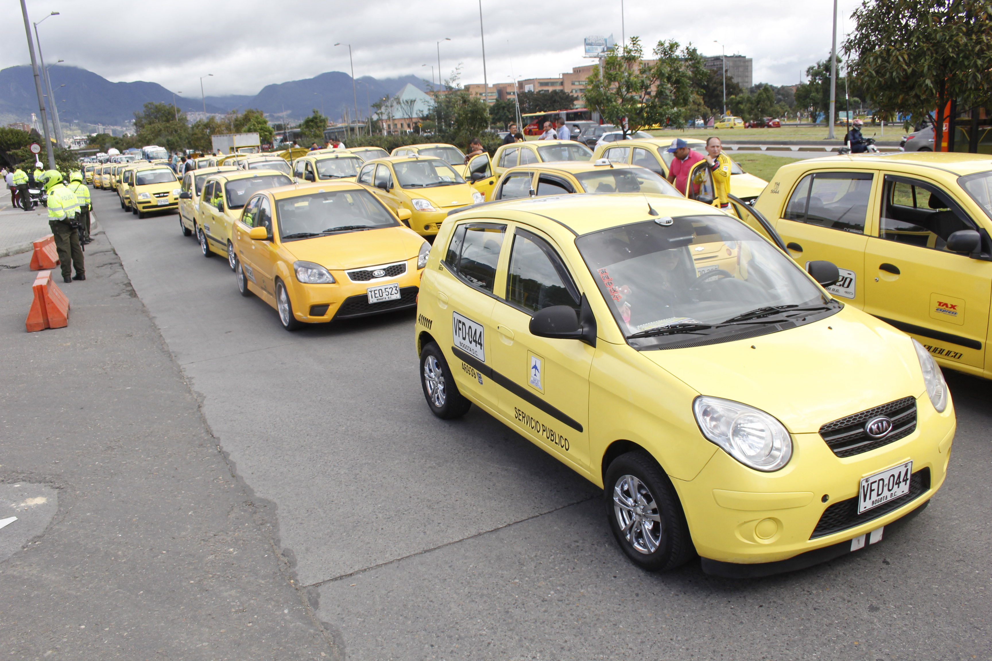 Aplicaciones De Transporte Y Taxi Deben Coexistir: ProBogotá Región ...